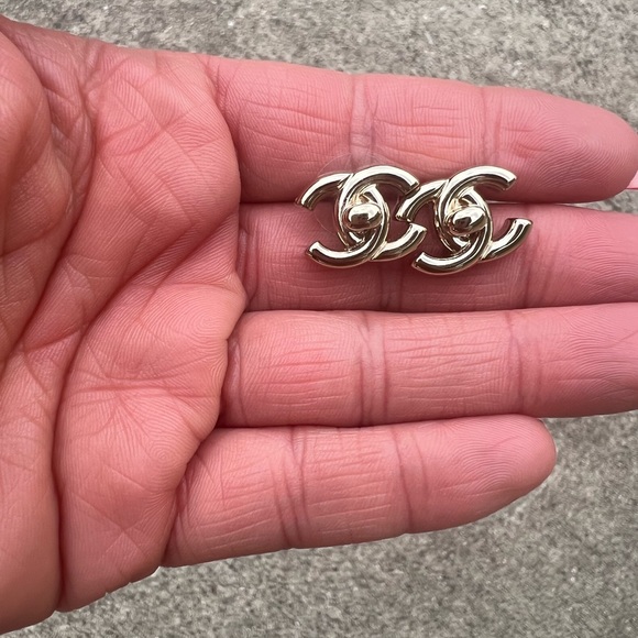 Chanel - Picture 10 of 12